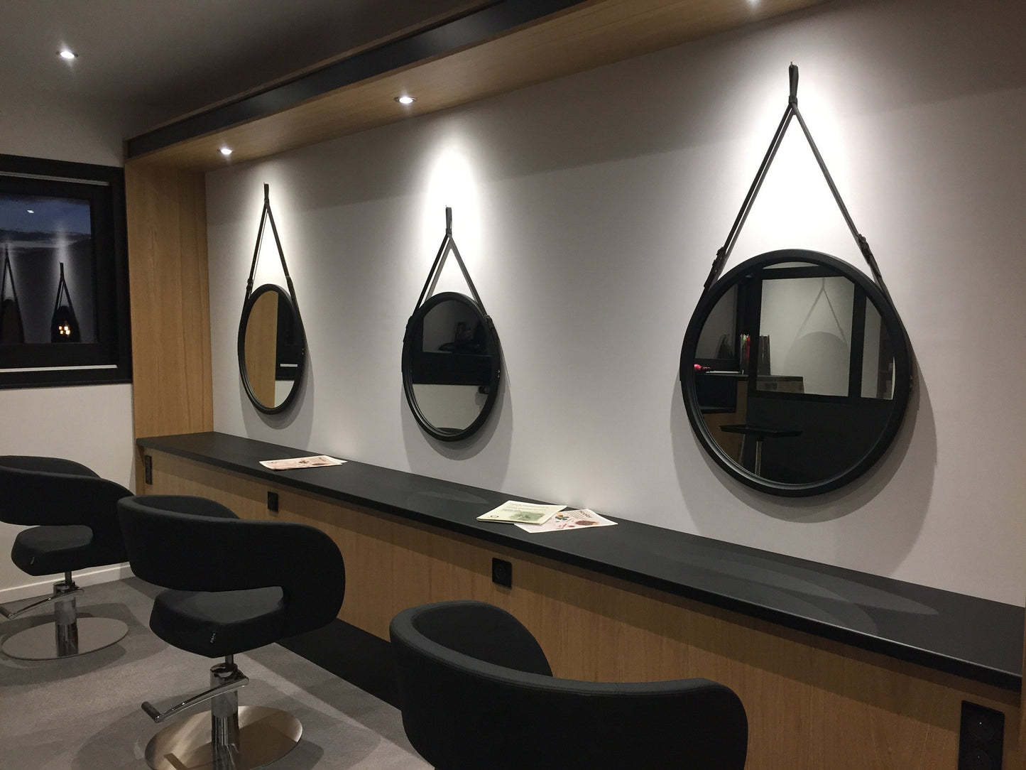 Black round mirror for wall Fashion Mirror for beauty salon, Circle bathroom mirror on leather strap Wood framed round mirror for hallway
