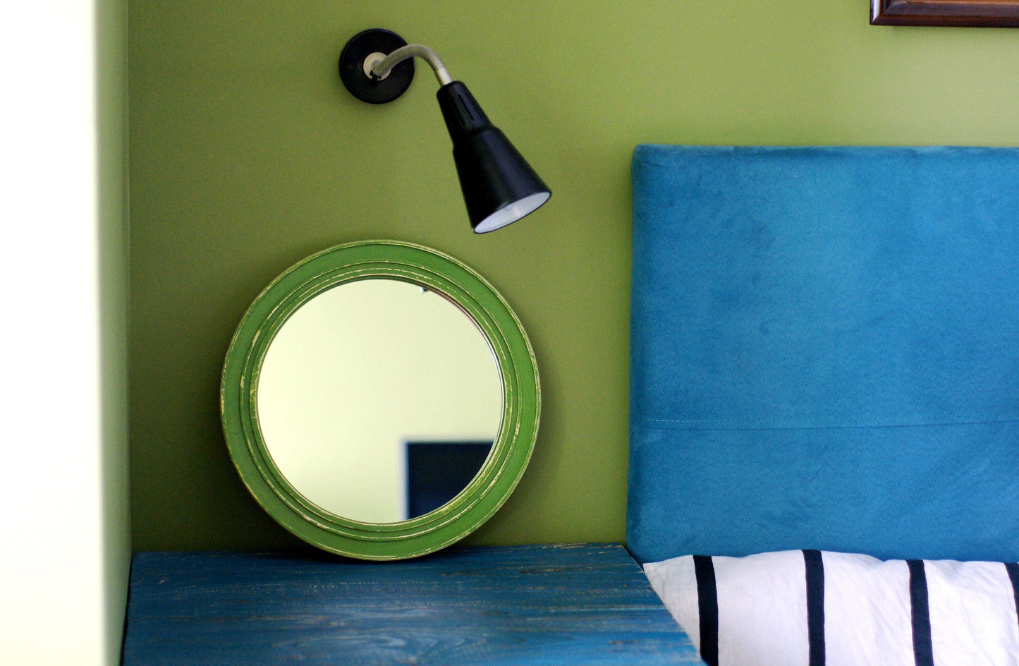 Кругле дерев’яне дзеркало ручної роботи. Сучасне настінне дзеркало для ванної кімнати, французьке вінтажне дзеркало. Декоративне дзеркало. Потерте дзеркало. Дерев’яне дзеркало в стилі ар-деко.